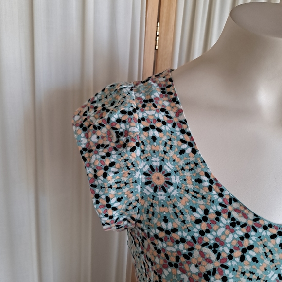 American Rag Mosaic, elastic fitted waist, faux cap sleeve, trumpet hem … - Picture 3 of 6